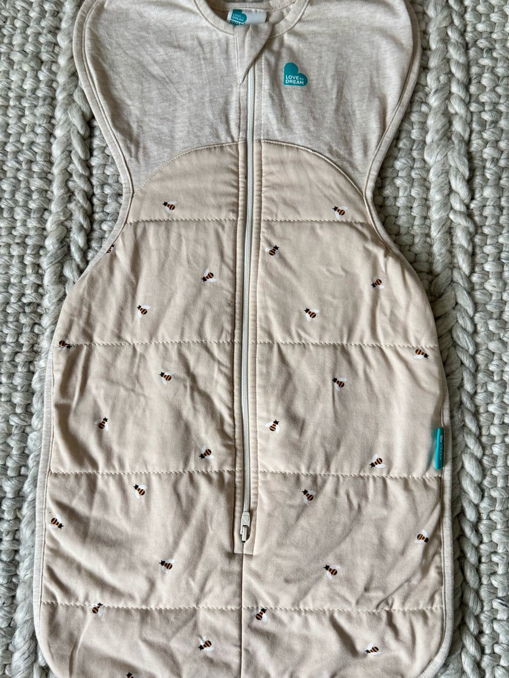 Love to Dream Swaddle Sack in Light Beige with Tiny Bee Print - 2.5 tog